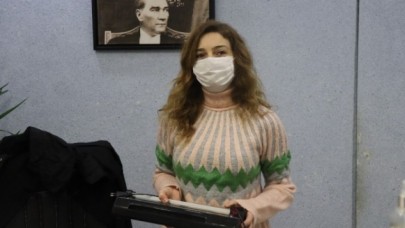 Karamürselli aslan yürekli dövizci: Nuray Yıldız silahlı soyguncuyu kovaladı