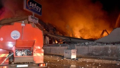 Kayseri'de fabrika yangını: Bazı bölümleri çöktü