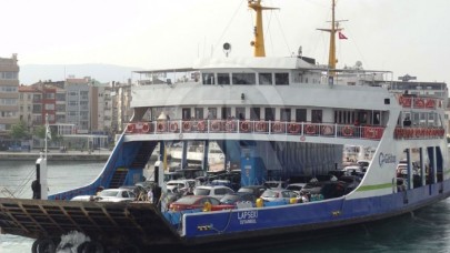 Malezya'da araba feribottan düştü: 9 ölü
