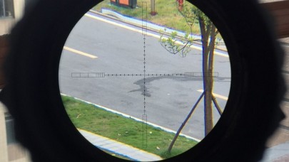 Valiye evinin önünde suikast: Yara almadan kurtuldu