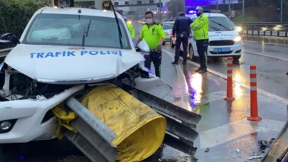 Yeni yılın ilk sabahında polis aracı bariyerlere ok gibi saplandı