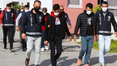 16 yaşındaki kız arkadaşıyla evlenmek istedi,  ailesi izin vermeyince evlerini bastı