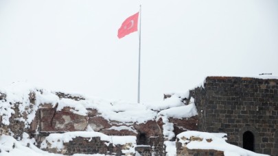 "93 Harbi'nin tanığı" Aziziye Tabyaları beyaza büründü