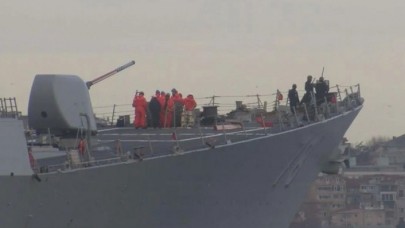 ABD savaş gemileri peş peşe Boğaz'dan geçti