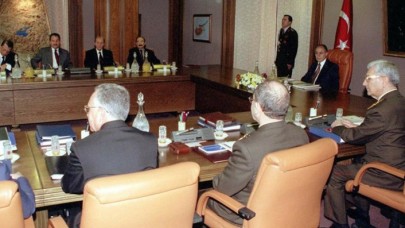  “Anayasa kitapçığı fırlatma” kavgasının 20'nci yılı