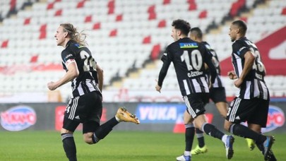 Antalya tek atakta gol attı,  Beşiktaş'ı yenilgiden Vida kurtardı