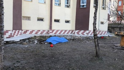 Beşinci kattan atlayan Uğur Çevik öldü: Yakınları sinir krizi geçirdi!