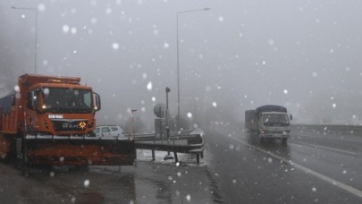Bolu Dağı'nda kar,  tipi ve sis etkili oluyor
