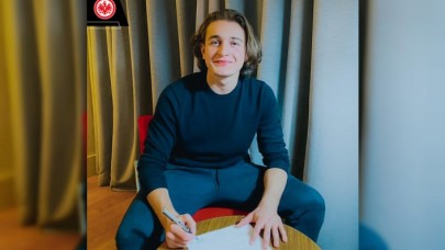 Bursasporlu 18'lik Ali Akman E.Frankfurt'a transfer oldu