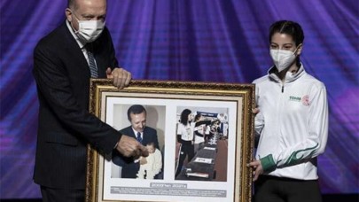 Cumhurbaşkanı Erdoğan 'spor alanında çığır açacak proje' diyerek tanıttı: Toplantıya damga vuran an