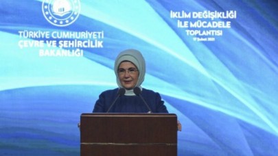 Emine Erdoğan: 'Yeni bilinmezliklerle karşılaşıyoruz,  büyük resmi göremiyoruz'