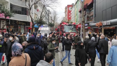Esenler'de can pazarı: Çocuklarını balkondan atmak zorunda kaldı