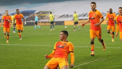 Galatasaray,  Fenerbahçe'yi yıktı,  ligin zirvesine çıktı: Kadıköy'de Mısır Aslanı!