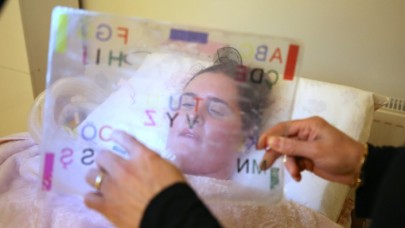 Gözleriyle yazdığı kitapla kimsesiz çocuklara destek,  Afrika'ya can suyu olacak