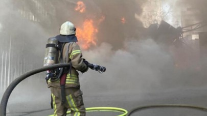 Halkalı'da dumanlar yükseldi,  geri dönüşüm tesisinde yangın!