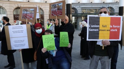 İbadethanelerdeki 15 kişi sınırlamasına ortak protesto