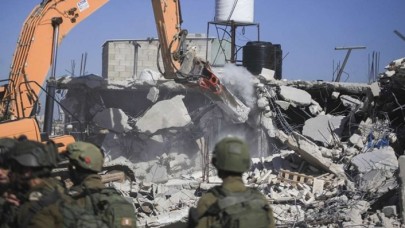 İsrail askerleri Filistinlilere ait iki evi yıktı