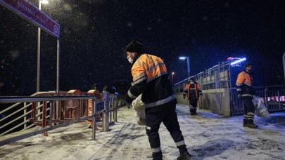 İstanbul'da kar yağışı etkili oluyor: Üst üste uyarılar geliyor