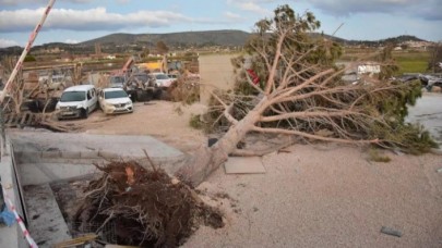İzmir'i vuran hortum sonrası önemli uyarı! Devam edecek