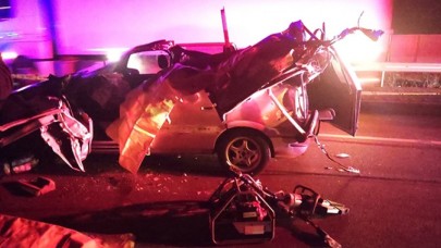 Konya'da otomobil tır ile çarpıştı: 3 ölü,  5 yaralı