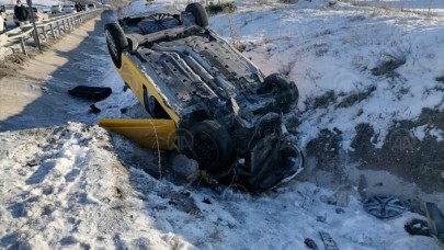 Merzifon'da feci kaza: Ender Erdoğan öldü,  Emirhan Topal ve Sefacan Beykoz yaralandı