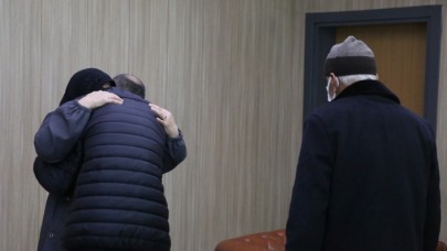 Polisin ikna ettiği terörist ailesiyle buluşturuldu