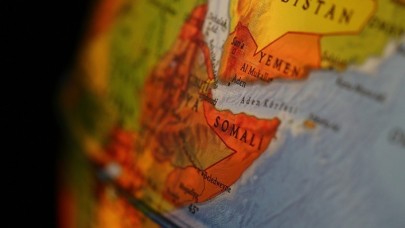 Somali'de bombalı saldırı: Yakalanacağını anlayınca yeleği fırlattı