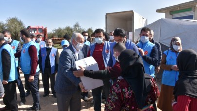 TDV'den Azez'de gıda ve giysi yardımı