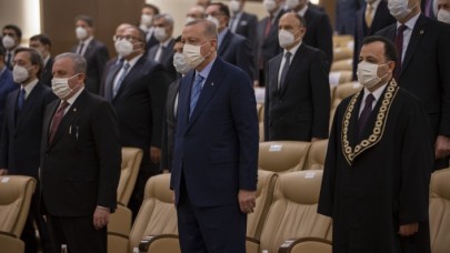 AYM Başkanı Zühtü Arslan: Ver bütün kudreti kanuna ki vahdet yürüsün...