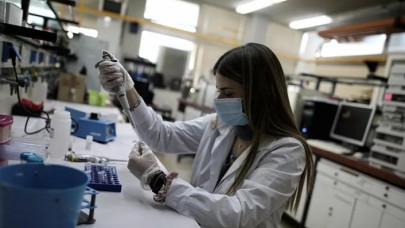 Yunanistan’da Kovid-19 aşısı olanlarda 5 ağır yan etki vakası