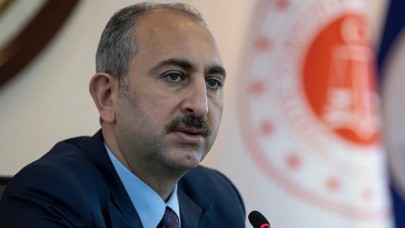 Adalet Bakanı Gül: Aileyi ve kadını malzeme edenleri kınıyorum