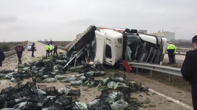 Amasya'da TIR devrildi: Turan Varep ve Yasin Varep öldü