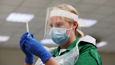 Aşı uyarısı ve müjde bir arada: Vaka sayısında keskin bir düşüş var