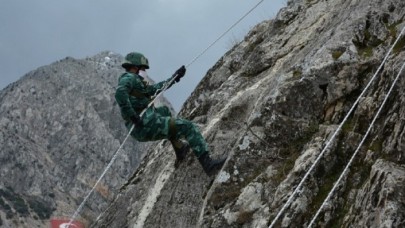 Azerbaycan askerlerine "dağcılık eğitimi"
