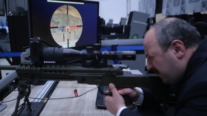 Bakan Varank,  600 metre ile Bakan Akar'ın rekorunu geçti