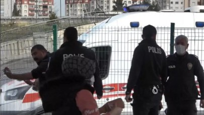 Beylikdüzü'nde korku dolu dakikalar! Metrobüse alınmayınca dehşet saçtı