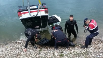 Bilecik'te otomobil gölete uçtu: Cemalettin Öztürk ve Kıymet Öztürk öldü