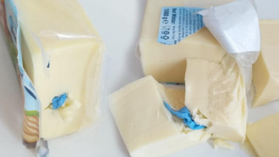 BİM'den aldığı kaşarın içinden çıkanı gören vatandaş neye uğradığını şaşırdı!