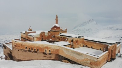 Dünya Mirası İshak Paşa sarayı görüntüsüyle cezbediyor