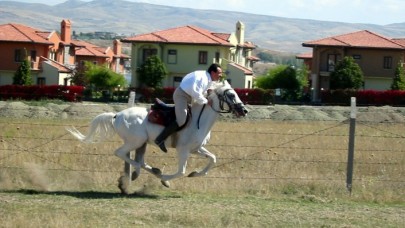 "Ey sonsuzluğun sahibi,  sana ulaşmak istiyorum"