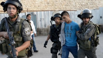 İsrail,  12 Filistinliyi gözaltına aldı: Çocuklar da var