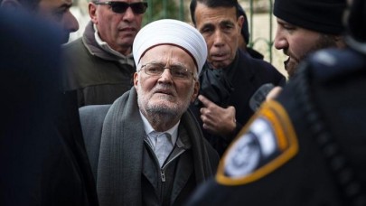 İsrail Mescid-i Aksa İmamı Şeyh Sabri'yi yine gözaltına aldı