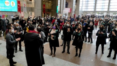 İstanbul adliyelerinde cübbeli protesto