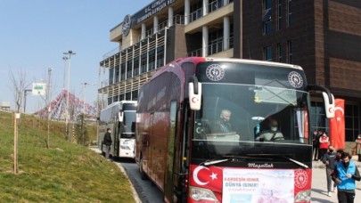 İstanbul'daki gönüllü öğrencilerden İdliblilere kışlık kıyafet yardımı