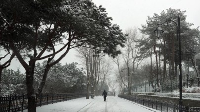 İstanbul'da bazı bölgelerde kar yağışı etkili oluyor