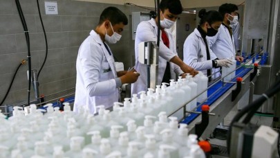 İzmir'deki meslek lisesi ürettiği dezenfektanlarla ihracata başladı