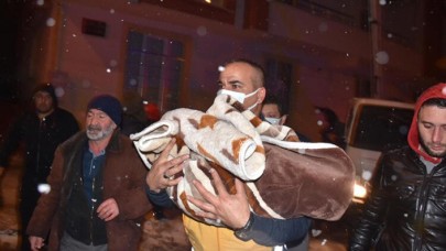 Kars'ta 6 katlı binada yangın: 41 kişi hastaneye kaldırıldı