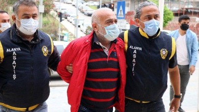 Katil eşe arkadaşlarından akılalmaz sözler: 'Adamsın adam,  adamın kralısın'