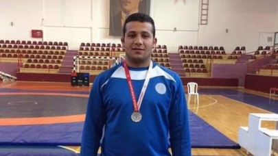 Kaza geçiren güreşçi Mehmet Dinek öldü