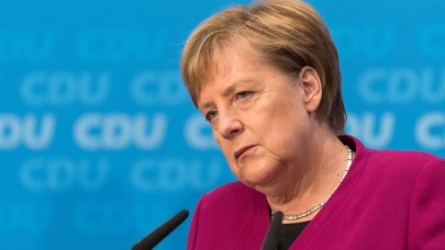 Merkel 11 saatlik toplantının ardından isyan etti: 'Peşimizi bırakmıyor'